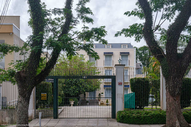 Casa em estilo francês na Rua Equador