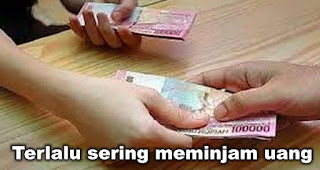 Terlalu sering meminjam uang tanda gaya hidupmu belum sesuai gaji