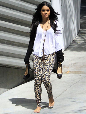 vanessa hudgens casual look. Look at the similarity,