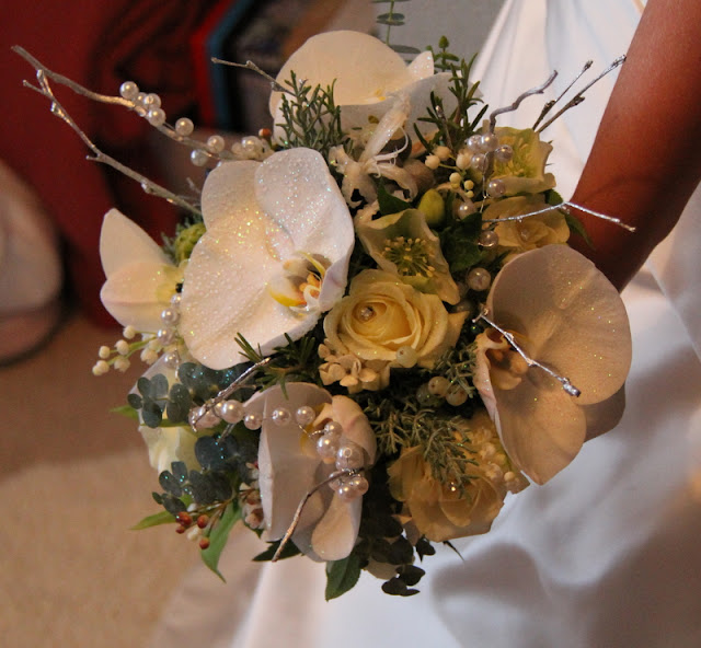 At Louisa 39s home we presented her bridal bouquet whilst her brilliant Mum 