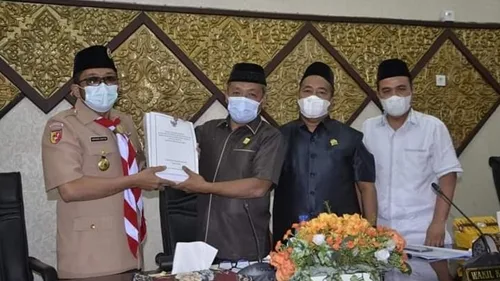 Rapat Paripurna DPRD Kota Padang, Wako Hendri Septa Sampaikan RAPBDP Tahun 2021