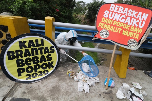 PARAH!!! Ikan di Sungai Brantas Mengkonsumsi Popok Sekali Pakai