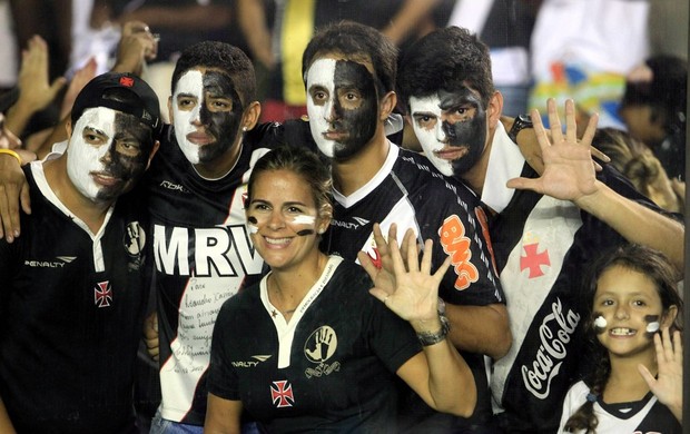 Torcida do Vasco contra o racismo