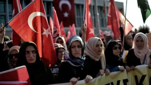 Headscarf debate reaches Turkish parliament ahead of elections