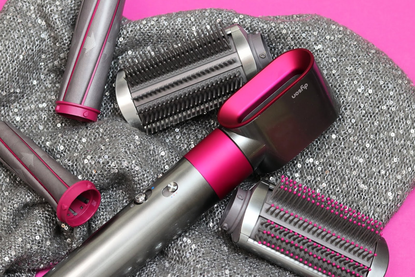 Dyson Airwrap Complete Haarstylingset, Douglas, Haarpflege, Redken, Locken, Wellen, Volumen, Haarstyling, Review, Erfahrung, Coandă-Effekt, ohne extreme Hitze, Haartrockner, glatte Haare, glänzende Haare,