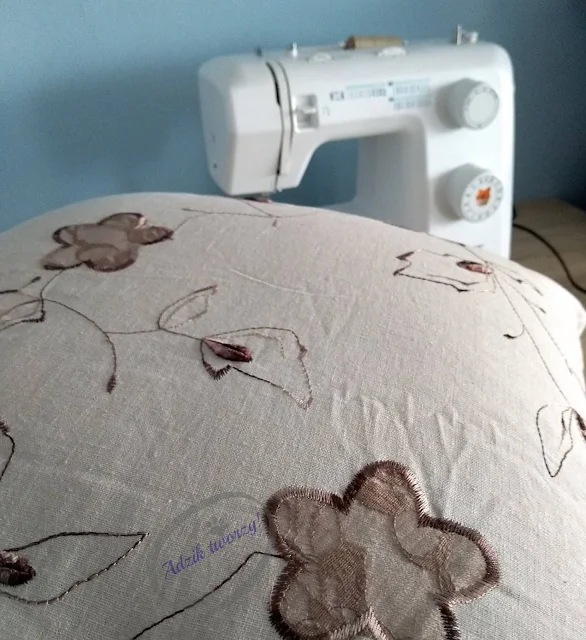 Poszewka na poduszkę uszyta z próbników tkanin - blog DIY Adzik tworzy