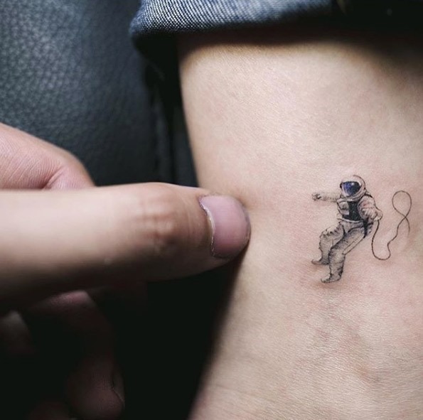 Este pequeno astronauta Este pequeno astronauta