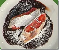 Strudel di fragole con fonduta di cioccolato