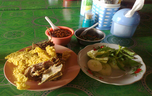 Jepara: Ayam Goreng dan Bebek Goreng Kremes Pak Pono 