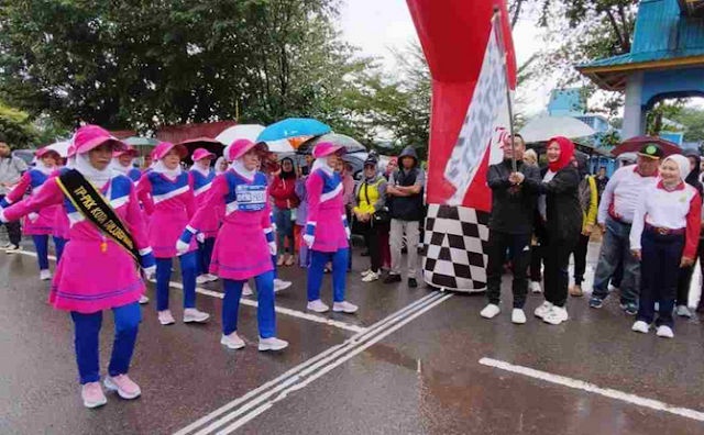 Pj Walikota Andri Rizal Lepas Ratusan Peserta Lomba Gerak Jalan Proklamasi 2024