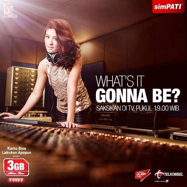 Download lagu Agnes Monica - Walk.mp3 (Lagu Terbaru Agnes Monica di iklan Simpati 2013)