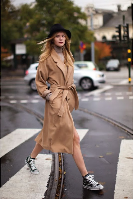 Sete dias sete looks para dias de chuva das street style