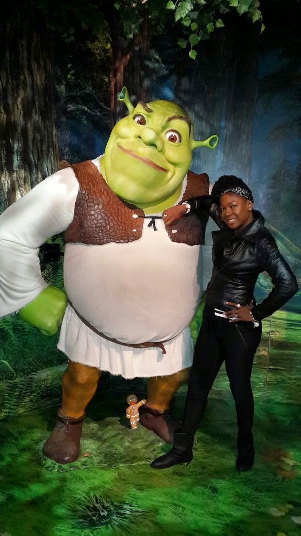 Susan Peters Takes A Pose With Shrek[Photo]