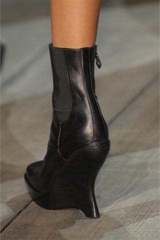 Loewe-FW-2012-sabates (4)