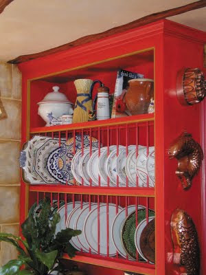 Tips organize interior room with variety souvenirs