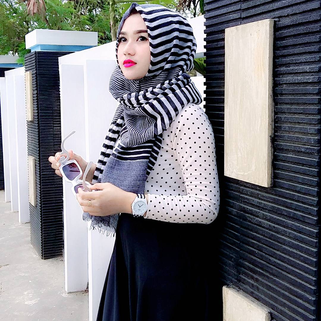 Hijab Monochrome Seribu Hijabers