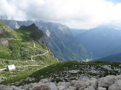 21 amazing mountain roads Seen On www.coolpicturegallery.net