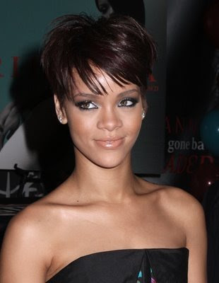 Rihanna hair 2008:Rihanna lovely short hairstyle