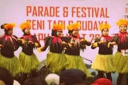 Festival Seni Tari Budaya Papua Barat 2015 di Car Free Day di Bundaran HI Meriah