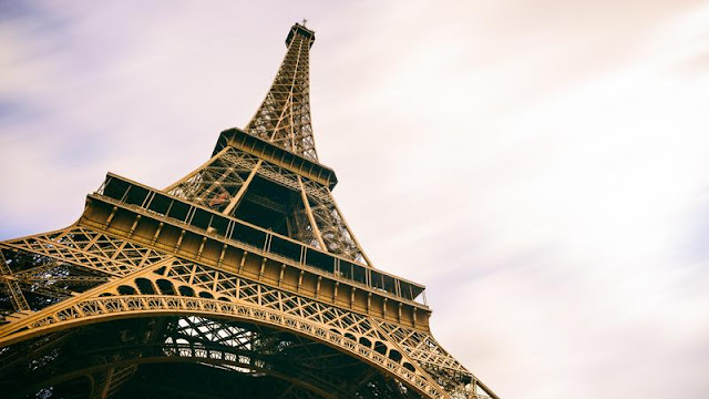 In vendita un pezzo di Torre Eiffel