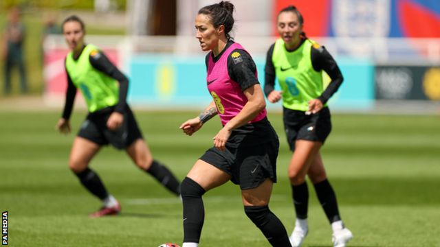 Euro 2022: England's Lucy Bronze speaks to men's team about playing in home tournament