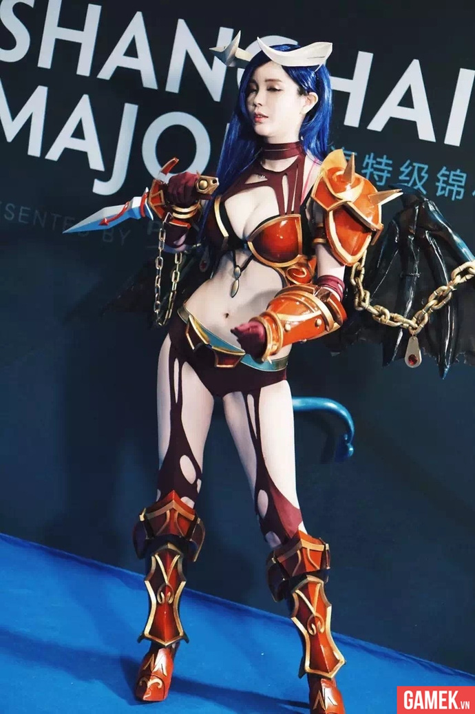 lang nhan sexy queen of pain cosplay 04