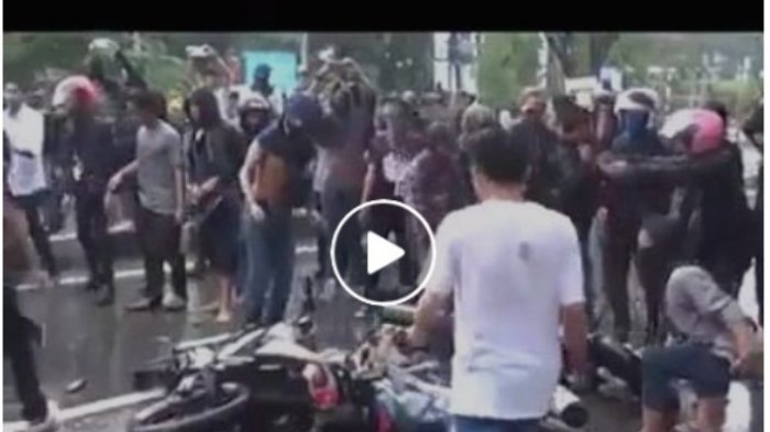 Viral! Video Motor Polisi Dibakar dan Dirusak, Diisukan 