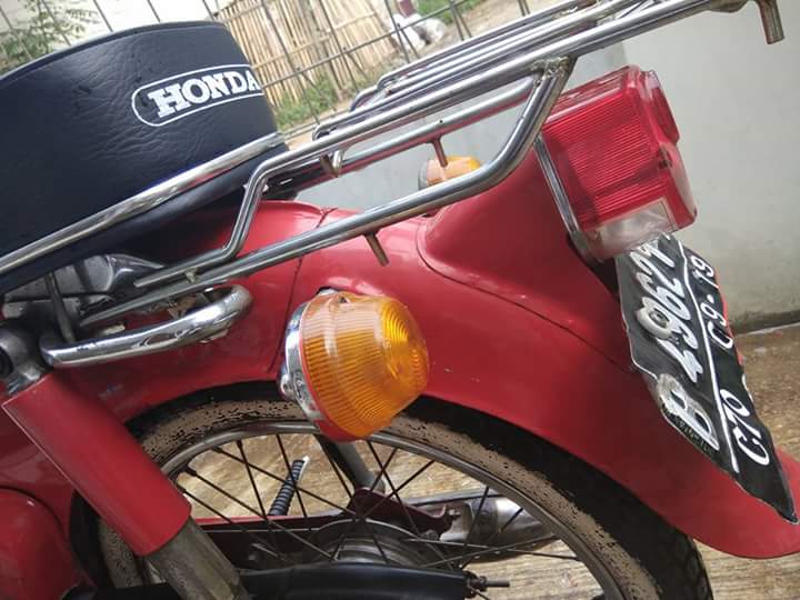 Motor Klasik Buran Kolektor Honda C70 LAPAK MOBIL DAN Motor Klasik Buran Kolektor Honda C70 LAPAK MOBIL DAN