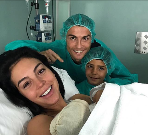 sekarang cristiano ronaldo punya anak empat