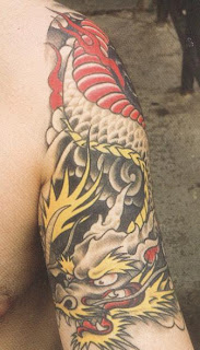 Tatuagem dragão oriental no ombro