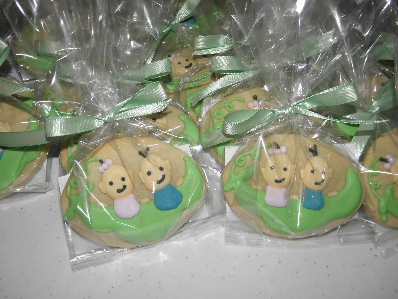 Cookie Dreams Cookie Co.: 2 Pea's in a pod Baby Shower Favors!