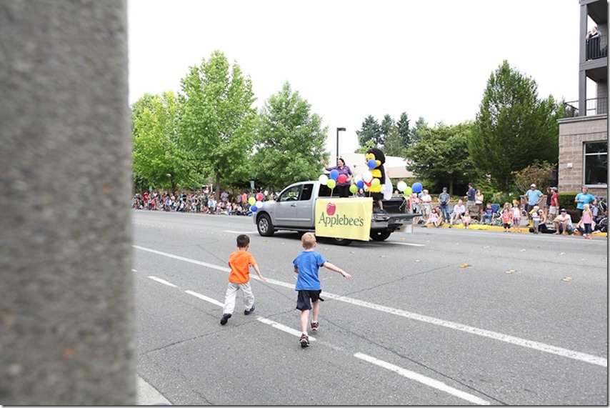 Saturday Farmers Mkt and Redmond Derby Days parade (50)-blog