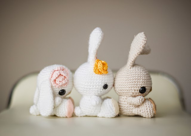 http://www.ravelry.com/patterns/library/spring-bunnies-2