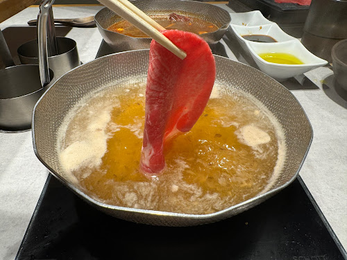 Let Us Shabu Shabu Shibuya しゃぶしゃぶ れたす 渋谷センター街店 [Tokyo, JAPAN] - 120-minute one-person hot pot all-you-can-eat sets special Japanese dashi broth