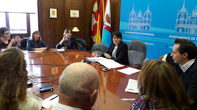 La portavoz de Ciudadanos Ponferrada, Rosa Luna, en rueda de prensa.