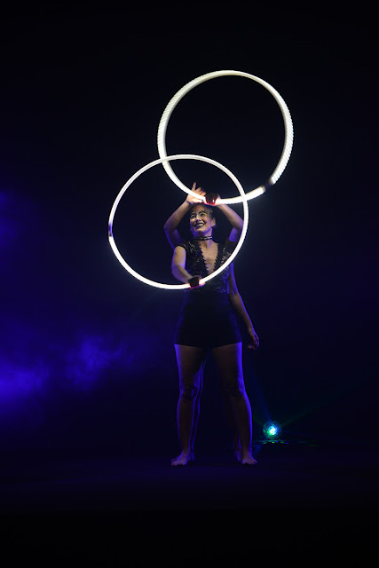 Show circo performance abertura luzes em convenção empresa Florianópolis.