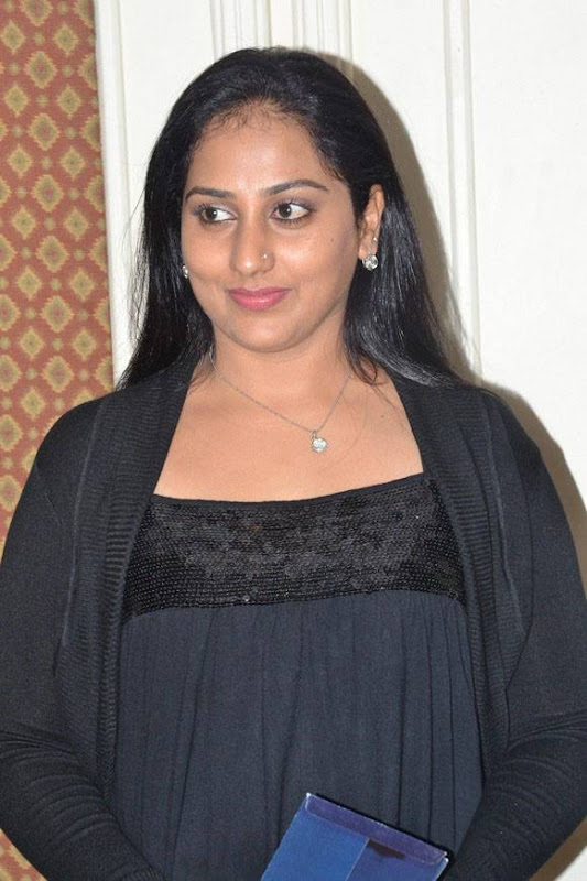 Tamil Actress Gayathri in Black Dress Photos glamour images