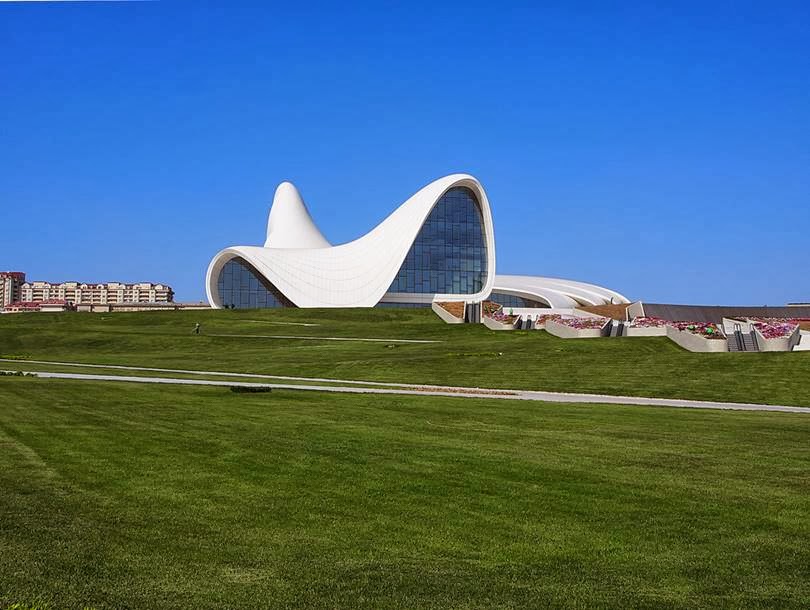 The Heydar Aliyev Center in Baku | Azerbaijan