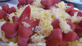 Salchipapas ( Salsa rosa, salsa Ketchup y Salsa de piña)