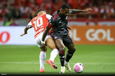 Série A: Flamengo sai na frente, mas Internacional pressiona e arranca empate no Beira-Rio