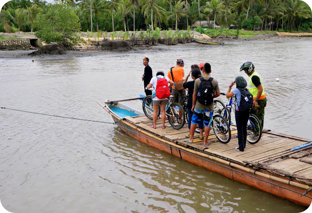 Awan mendung memang berpengaruh bergelanyut diatas Pangandaran Jawa Barat Sepedaan Tenggok Keramahan Warga Pangandaran