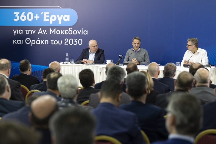 Ο Πρωθυπουργός παρέστη και μίλησε σήμερα το μεσημέρι στην Κομοτηνή στην παρουσίαση του Αναπτυξιακού Προγράμματος Ανατολικής Μακεδονίας και Θράκης, το οποίο περιλαμβάνει περισσότερα από 360 έργα, προϋπολογισμού 6,8 δισ. ευρώ.