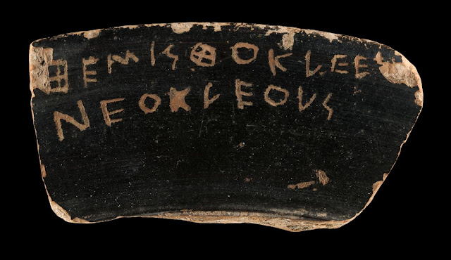 Όστρακο με το όνομα του Θεμιστοκλή. Μουσείο Αρχαίας Αγοράς