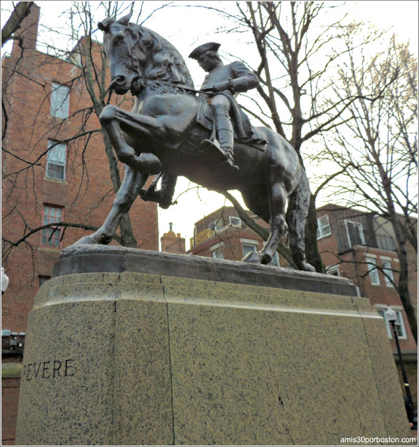 Escultura a Caballo de Paul Revere del North End, Boston