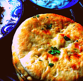 http://cupcakeluvs.blogspot.dk/2014/05/ingefr-hvidlg-naan-agurke-mynte-raita.html