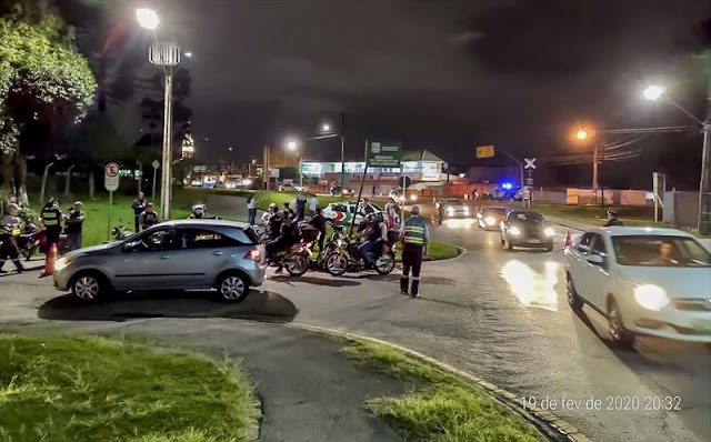 Carro com placa de Colombo é autuado com mais de R$ 120 mil em débitos 