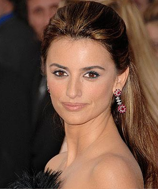 Beautiful Penelope Cruz Bridal Hairstyles 