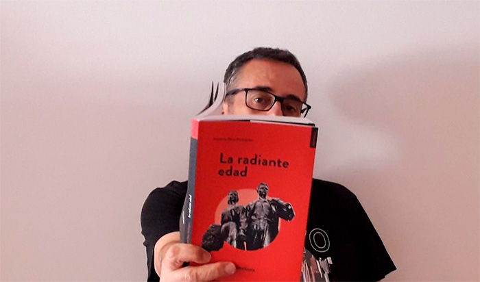 Reseña de «La radiante edad», de Antonio Báez Rodríguez (Talentura)