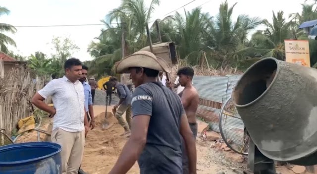 முனைக்காடு கிராம சேவையாளர் பிரிவில் பாடசாலை வீதி உள்ளிட்ட உள் வீதிகள் துரிதமாக அபிவிருத்தி செய்யப்படுகின்றன.