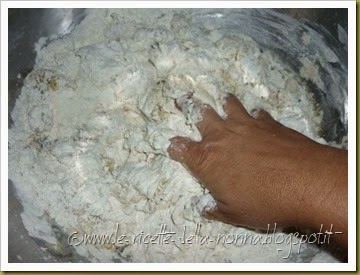 Pizza con wurstel e cipolla (1)